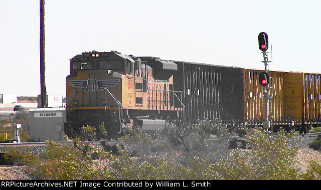 EB Manifest Frt at Erie NV W-MTrnSlv-Pshr -110